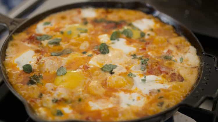 Israeli Breakfast - shakshuka closeup - 1920