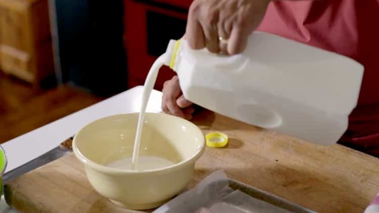 How to Substitute Buttermilk