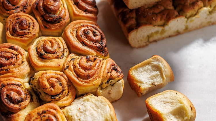 Pesto Twister Bread