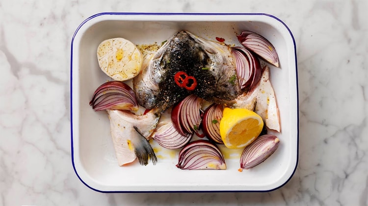 Garlicky Salmon Head & Chili Traybake
