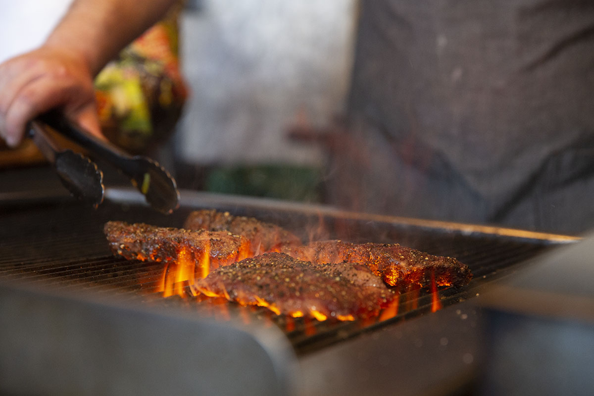 Easy steak recipe Chef Nancy Silverton's Chi Spacca pepper steak YesChef